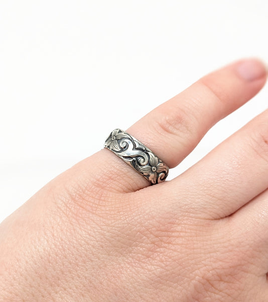 Sterling Silver Whale Tail Pattern Ring