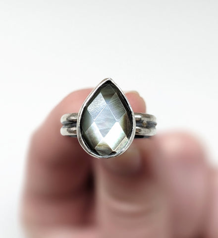 Mother of Pearl Ring, Size 8.5