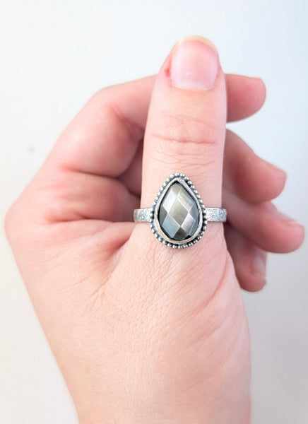 Mother of Pearl Ring, Size 11