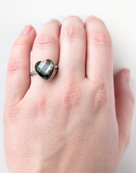 Mother of Pearl Ring, Size 8