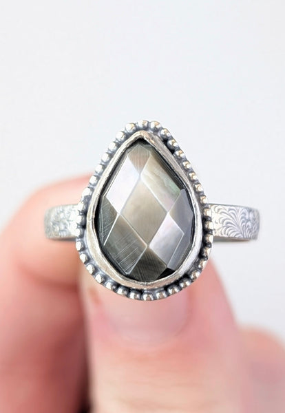 Mother of Pearl Ring, Size 11
